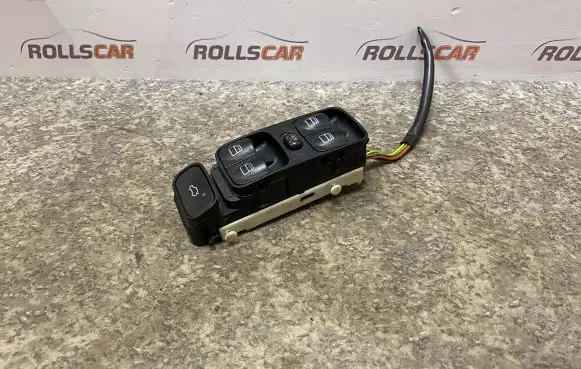 Mercedes-Benz C W203 Electric window control switch A2038210679