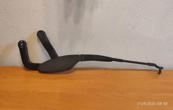 Mercedes-Benz E W211 Front wiper blade arm A2118200444