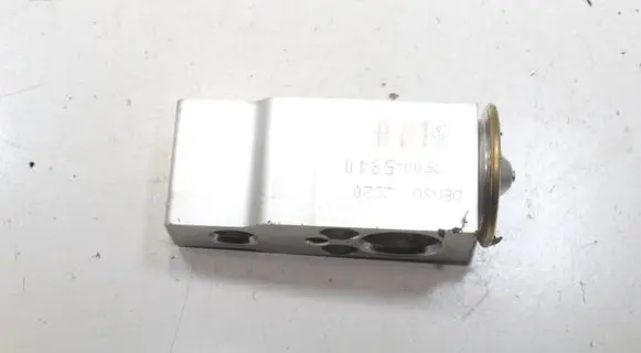 Lexus UX Air conditioning (A/C) expansion valve 75005940