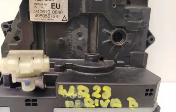 Opel Meriva B Rear door lock 