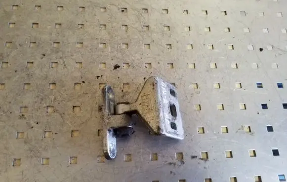 Mercedes-Benz E W211 Rear door lower hinge