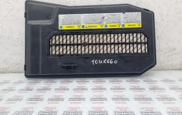 Volkswagen Touareg I Battery box tray cover/lid 7L0864643B