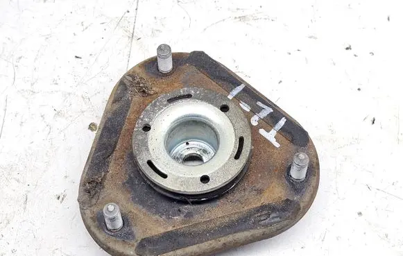 Toyota Avensis T270 Front upper strut mount 