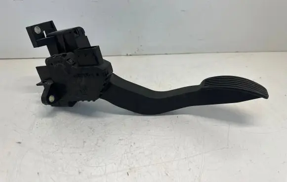 Iveco Daily 6th gen Accelerator throttle pedal 5801333490
