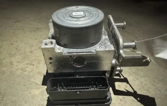 Mercedes-Benz C W205 ABS Pump A2539011400