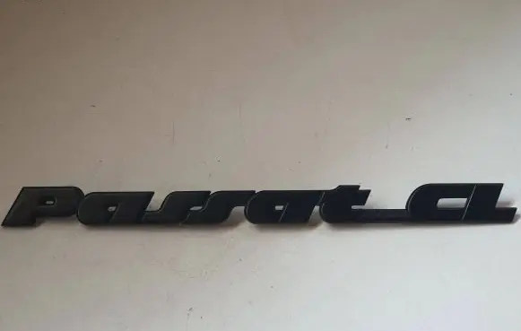Volkswagen PASSAT B3 Manufacturers badge/model letters 357853687A