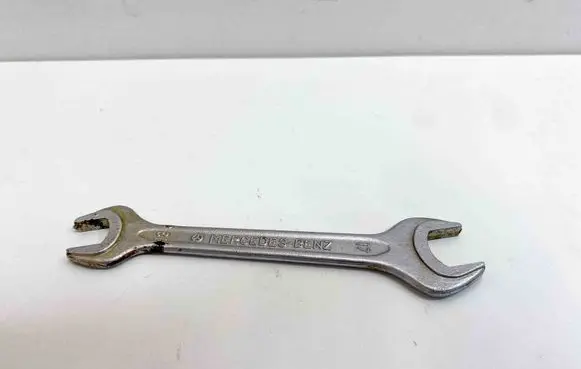 Mercedes-Benz SL R129 Tool set 