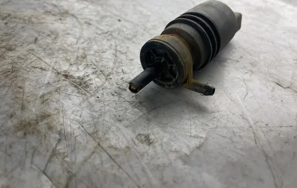 BMW X5 E53 Windscreen/windshield washer pump 8362154