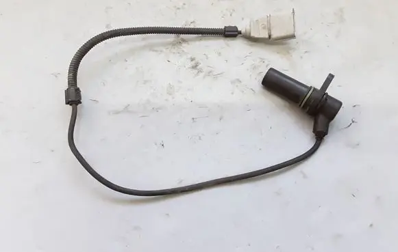Skoda Fabia Mk1 (6Y) Crankshaft speed sensor 038957147E