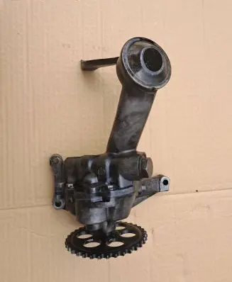 Mercedes-Benz E W124 Oil pump 6031810001