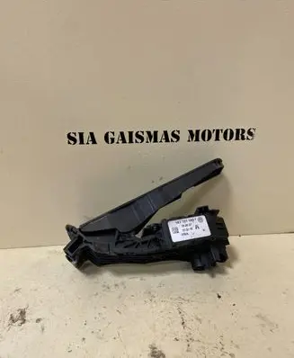 Volkswagen Jetta V Accelerator throttle pedal 1K1721503P
