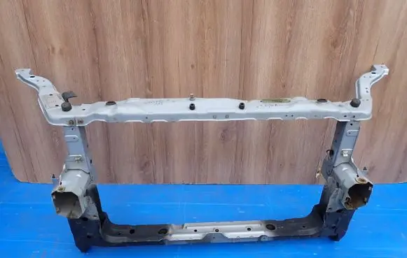 Mitsubishi Grandis Front bodywork piece 