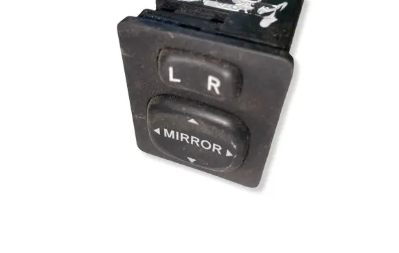 Toyota Avensis Verso Wing mirror switch 183574