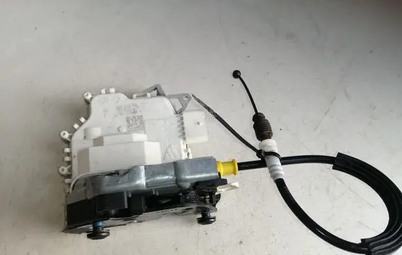 Audi A4 S4 B8 8K Rear door lock 8K0839016F