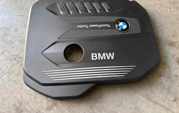 BMW 5 G30 G31 Engine cover (trim) 8571320