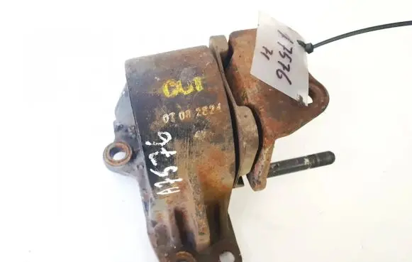 Hyundai Santa Fe Engine mount bracket 218322b000 21832-2b000