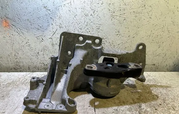 Engine mount bracket