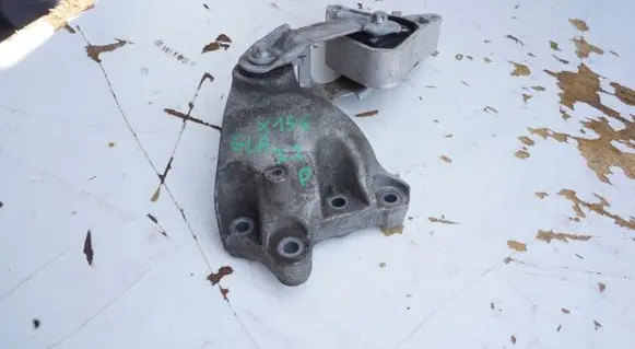 Mercedes-Benz GLA W156 Engine mounting bracket