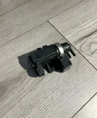 BMW 5 E39 Turbo solenoid valve 2247906