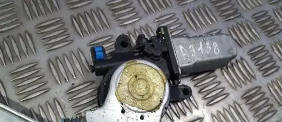 Honda CR-V Front door window regulator motor