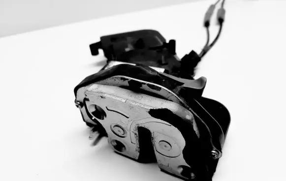Mazda 2 Rear door lock DE9073F P3M71A264A27DG A95A97L