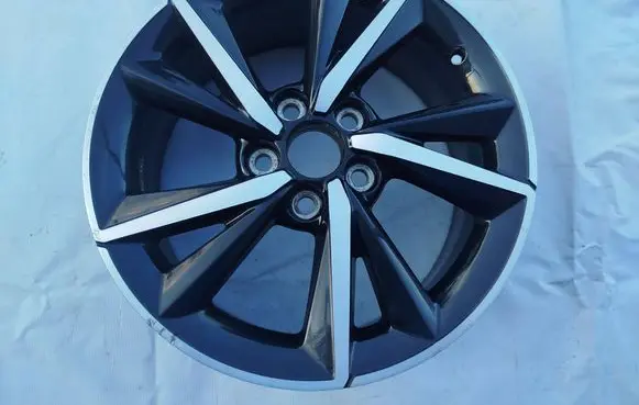 Toyota Auris E210 R17 alloy rim PW45702001