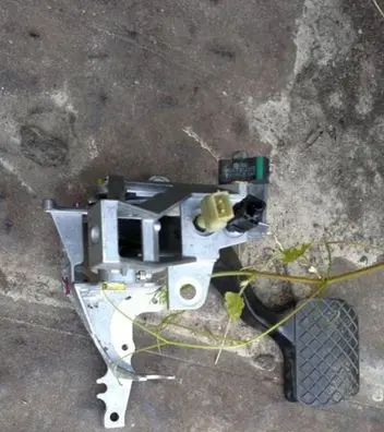 Volkswagen PASSAT B5 Brake pedal