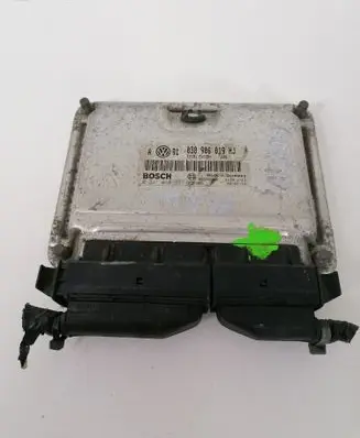 Volkswagen PASSAT B5.5 Engine control unit/module 038906019HJ 0281010977