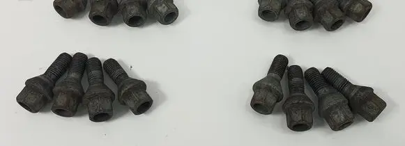Dacia Sandero II Nuts/bolts 