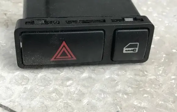BMW 3 E46 Hazard light switch 8368920