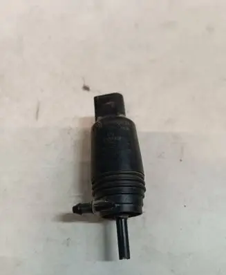 BMW 5 E60 E61 Windscreen/windshield washer pump 8377612