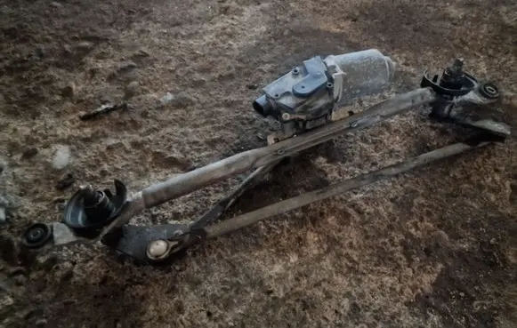 Mazda CX-5 Front wiper linkage and motor