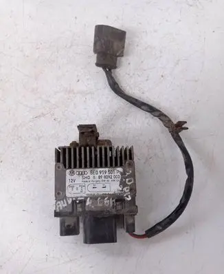 Audi A4 S4 B7 8E 8H Coolant fan relay 8E0959501P