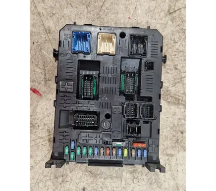 Peugeot 5008 Fuse module 281197595
