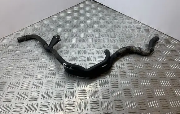 Volkswagen PASSAT B6 Engine coolant pipe/hose