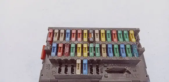 Peugeot 806 Fuse module 9453478380