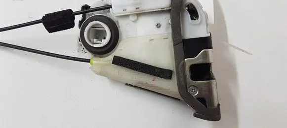 Toyota Prius (XW30) Rear door lock