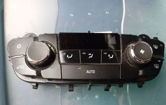 Opel Insignia A Climate control unit 13273095