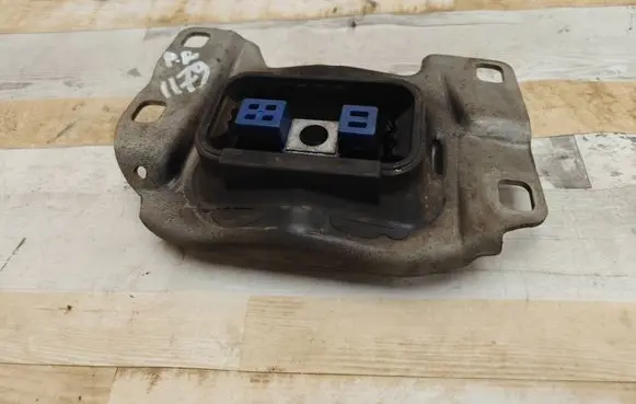 Ford Focus Engine mount bracket 322A69