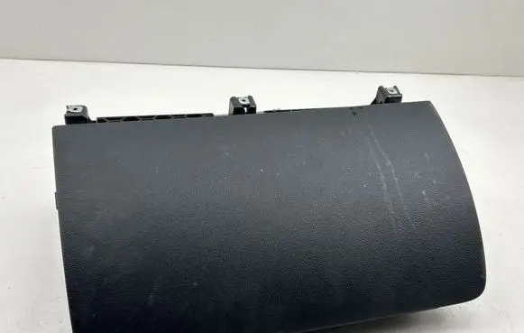 Glove box