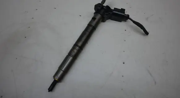 Volkswagen PASSAT CC Fuel injector 03L130277