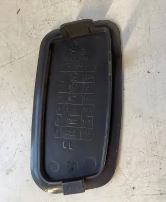 Mercedes-Benz A W168 Fuse box cover 1686890183