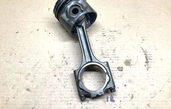 Volvo V70 Piston with connecting rod