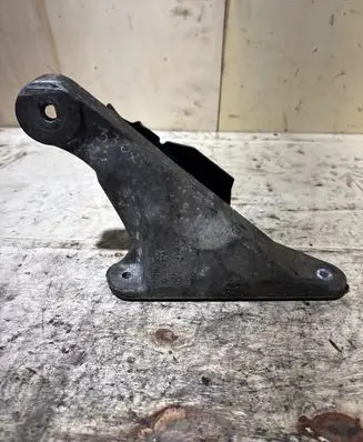 BMW 3 E46 Engine mounting bracket 6750852 22116750852