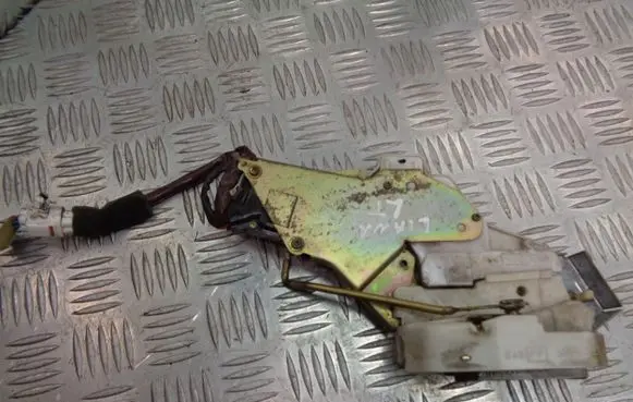 Suzuki Liana Rear door lock