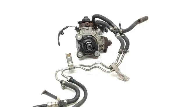 Volvo V40 Fuel injection high pressure pump 31372081 0445010681