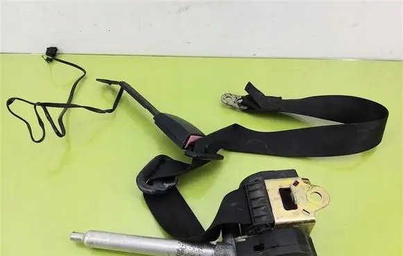Audi A8 S8 D2 4D Front seatbelt 0566040200