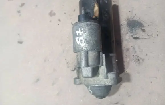 Volvo V70 Starter motor 30724473 20121028