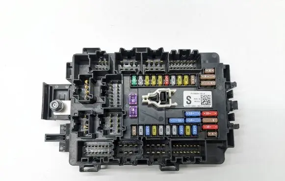 Tesla Model S Fuse module 1034409-00-A