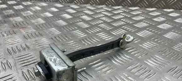 Toyota Verso Front door check strap stopper